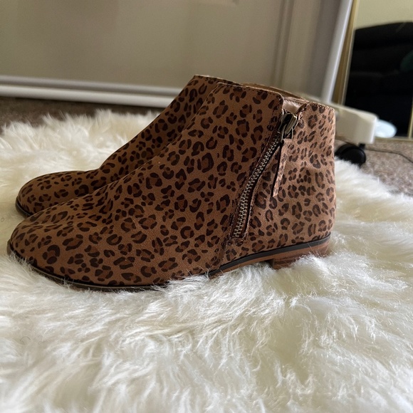 Girls Leopard Print Ankle Boots - Picture 1 of 4